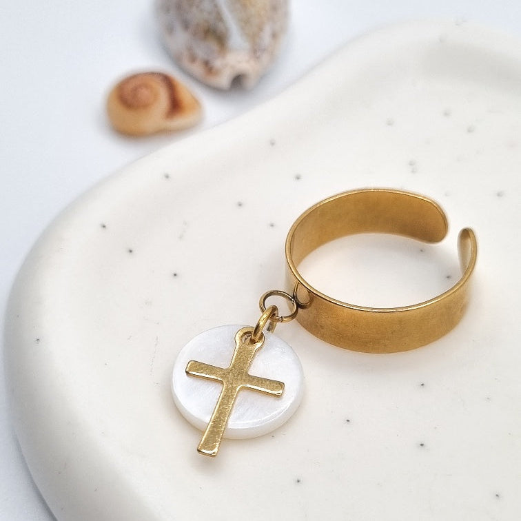 Bague croix nacre